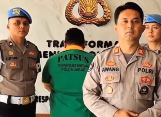 Polisi yang diduga melakukan pungli saat razia ke pengendara akhirnya diperiksa propam. (Sumber: Tangkap Layar Instagram/@fakta.indo)