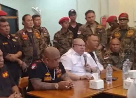 Razman Arif Nasution menjadi juru bicara GRIB Jaya untuk mengimbau Dedi Mulyadi tidak menyinggung Ormas. (Sumber: Tangkap Layar Instagram/@razmannasution71)