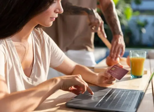 Cara amankan data pribadi ketika galbay pinjol. (Sumber: Freepik)
