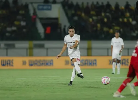 Pemain Persis Solo Lautaro Belleggia (Sumber: @lautarobelleggia)