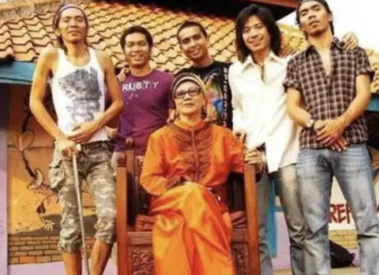 Bunda Iffet, manajer legendaris Slank, yang dikenal sebagai malaikat penyelamat bagi personel band ini dalam menghadapi masa-masa sulit. (Sumber: Dok/Slank)