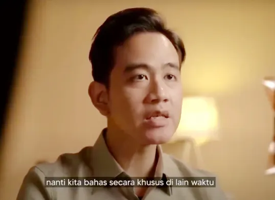 Potret Wapres Gibran Rakabuming Raka saat bermonolog membicarakan hilirilisasi. (Sumber: YouTube/Gibran Rakabuming Raka)