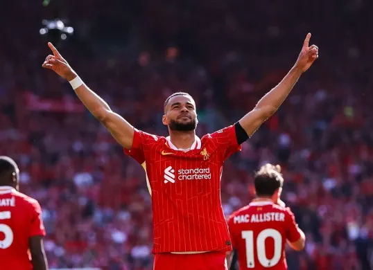 Liverpool juara Premier League musim 2024-25, Cody Gakpo merayakan gol ketiga Si Merah ke gawang Tottenham Hotspur. (Sumber: Instagram @liverpoolfc)