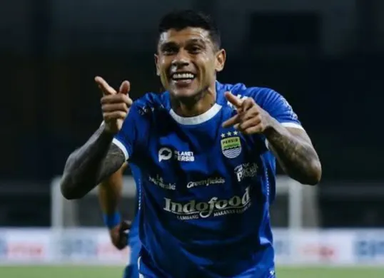 Ciro Alves resmi berpisah dengan Persib Bandung dan dilaporkan akan menjadi WNI. (Sumber: Instagram/@persib)