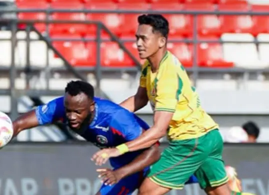 Persebaya Surabaya harus puas berbagi angka dengan Arema FC setelah bermain imbang 1-1 dalam laga pekan ke-30 Liga 1 Indonesia 2024/2025. (Sumber: Instagram/@aremafcofficial)