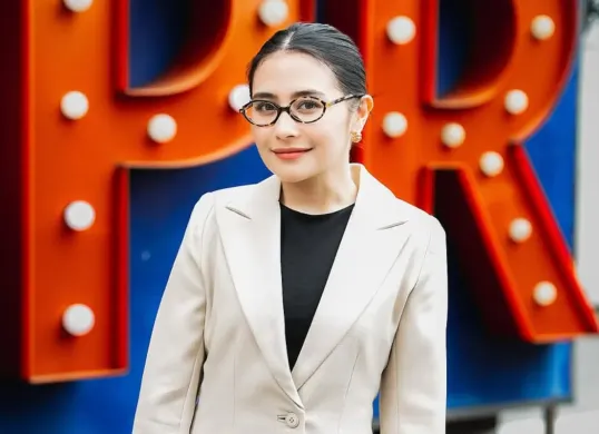 Prilly Latuconsina resmi menjadi dosen di LSPR Jakarta. (Sumber: Instagram/@prillylatuconsina96)
