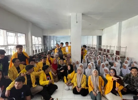 Mahasiswa Hukum Universitas Suryakancana (Unsur) Cianjur menggelar sosialisasi hukum kepada sejumlah siswa di Kabupaten Cianjur.