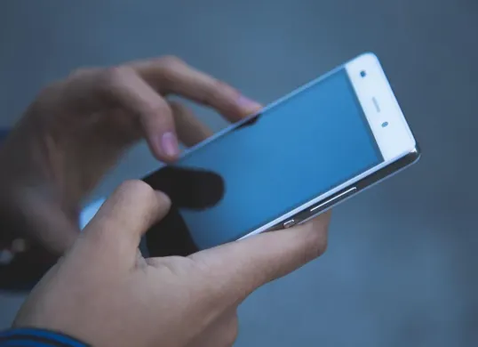 Cuma modal nomor HP aktif, kamu bisa langsung cairin pinjaman sampai Rp600.000 dari aplikasi pinjol ini.. (Sumber: Pixabay/Pexels)