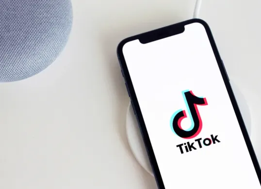 Ilustrasi cara follow dan follow back di TikTok. (Sumber: Pixabay)