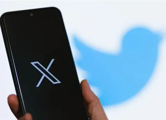 Tonton video di X tanpa terjeda meski membuka aplikasi lain. (Sumber: pcmag)