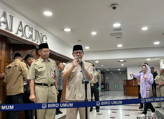 Gubernur Jakarta, Pramono Anung usai pengukuhan petugas penyelenggara ibadah Haji kloter Jakarta, Selasa 29 April 2025. (Sumber: Poskota/Pandi Ramedhan)