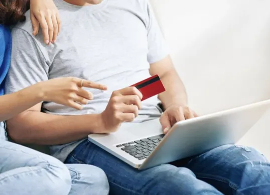 Blokir nomor debt collector justru picu aksi lebih ganas! Ketahui 5 cara ampuh atasi teror pinjol tanpa blokir WA DC. Lindungi diri dan kontak darurat Anda! (Sumber: Freepik)