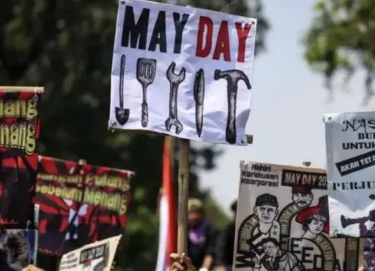 Hari Buruh Internasional 1 Mei 2025. Momentum May Day kerap dimanfaatkan untuk menyuarakan hak-hak pekerja. (Sumber: Pinterest)