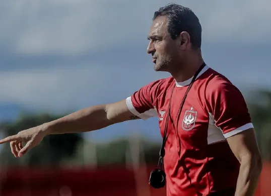 Mantan pemain PSIS Semarang memberikan komentar mengejutkan terkait pemecatan pelatih Gilbert Agius. (Foto: Instagram/@psisfcofficial)