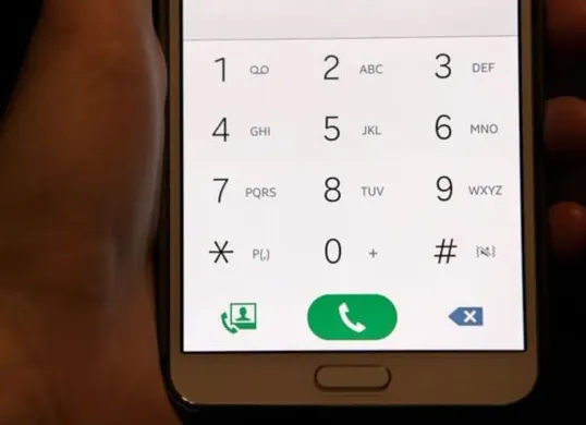 Ganti nomor HP sering dianggap solusi untuk menghindari teror dari debt collector (DC) pinjol, seperti spam telepon dan pesan intimidatif, namun dapat menimbulkan risiko dan kerugian. (Sumber: Pinterest)