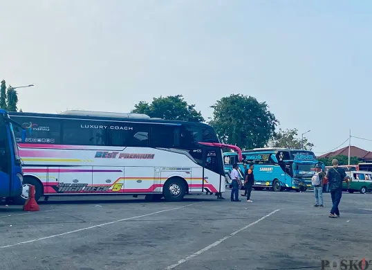 Suasana Terminal Kalideres Jakarta Barat, yang tampak sepi penumpang, Rabu, 30 April 2025. (Sumber: Poskota/Primayanti Juli Kumala Manalu)