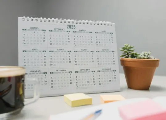 Simak tanggal merah, cuti bersama, dan agenda liburan Desember 2025. (Sumber: Pexels/Matheus Bartelli)