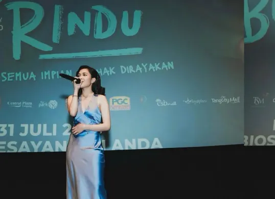 Lirik lagu Seiring yang dibawakan oleh Jasmine Nadya. (Sumber: Instagram/@jasminendya)