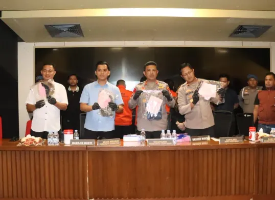 Polres Metro Jakarta Pusat menetapkan 4 tersangka dalam kasus penganiayaan suporter setelah laga final AFF U-23 antara Timnas Indonesia vs Vietnam di kawasan Gelora Bung Karno, Jakarta Pusat, pada 29 Juli 2025. (Sumber: Dok Polres Jakarta Pusat)