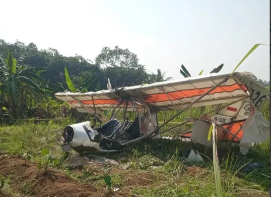 1 orang pilot meninggal dunia usai pesawat latih yang dibawanya jatuh di kawasan Ciampea, Bogor (Sumber: Istimewa)