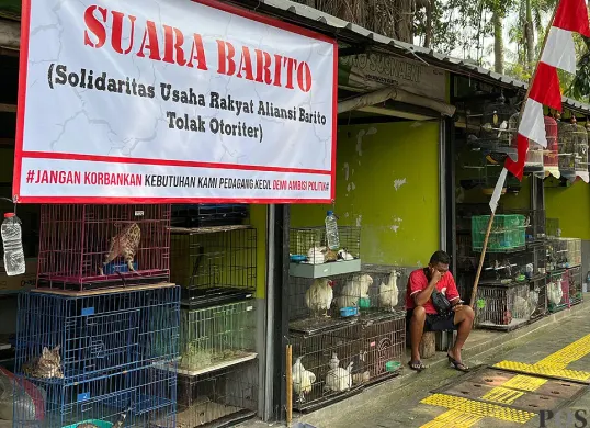 Suasana di Pasar Barito, Kebayoran Baru, Jakarta Selatan, sejumlah pedagang masih bertahan pada pindah, Minggu, 3 Agustus 2025. (Sumber: POSKOTA | Foto: Pandi Ramedhan)