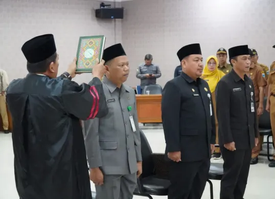 Tiga camat dilantik jadi Kepala OPD baru di lingkungan Pemkab Pandeglang. (Sumber: Setda Pandeglang)