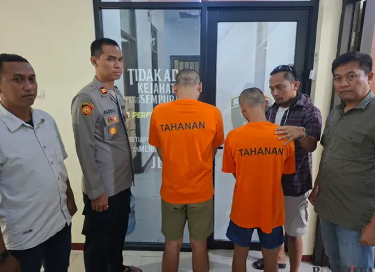 Dua orang pemuda pencuri motor yang telah beraksi 8 kali berhasil diringkus petugas Polsek Tajurhalang. (Sumber: Poskota/Angga Pahlevi)