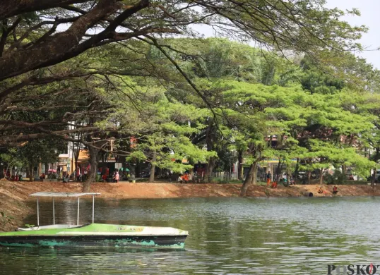 Suasana Dermaga Danau Duta Harapan di Kelurahan Harapan Baru, Kecamatan Bekasi Utara, yang baru diresmikan, Jumat, 8 Agustus 2025. (Sumber: Poskota/Nurpini Aulia Rapika)