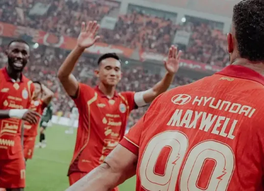 Klasemen terbaru Super League: Persija di puncak, Borneo FC imbangi rekor sempurna. Persib kalah mengejutkan dari Persijap. Baca selengkapnya (Sumber: Instagram/@persija)