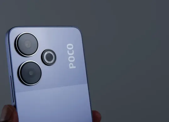Rekomendasi HP POCO dengan desain yang keren dan harganya murah.
(Sumber: YouTube/Jagat Review)