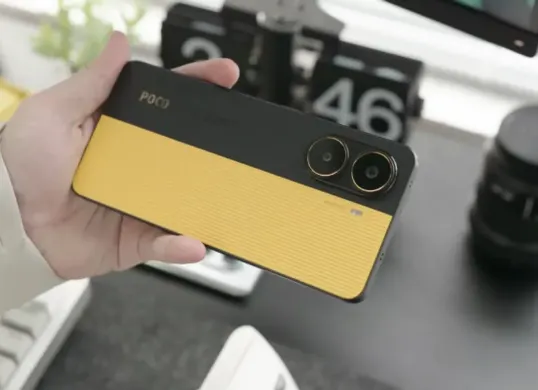 Bocoran terbaru POCO X8 Pro mengungkap baterai 7000mAh, layar 1.5K, dan performa tangguh dengan Dimensity 8500. Apakah ini smartphone mid-range terbaik 2025 (Sumber: YouTube/Pan Channel)
