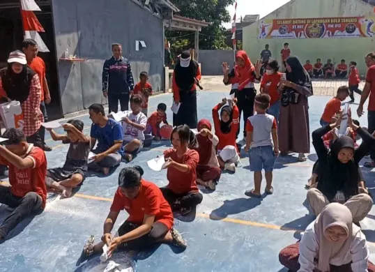 Warga Perum Citra Graha Prima, RT 02/RW 03, Desa Singasari, Kecamatan Jonggol Kabupaten Bogor, antusias mengikuti lomba dalam acara perayaan menyambut HUT ke-80 RI, pada Sabtu, 16 Agustus 2025. (Sumber: Istimewa)
