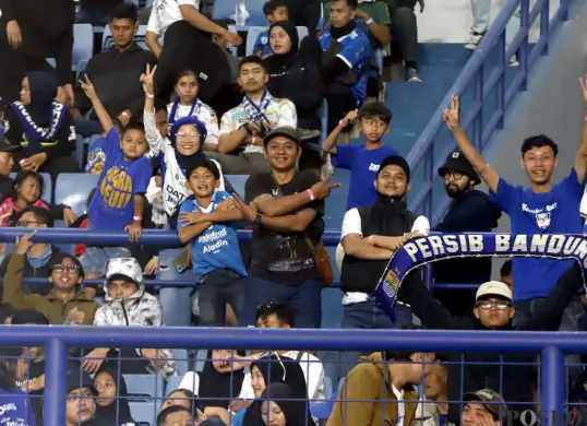 Bobotoh Persib Bandung di Stadion Gelora Bandung Lautan Api, Gedenage, Kota Bandung. (Sumber: POSKOTA | Foto: Gatot Poedji Utomo)