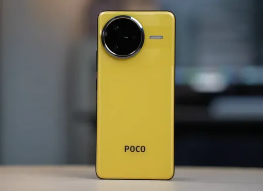POCO F7 Ultra telah dibekali chipset kencang dan layar yang mulus, cek spesifikasinya.(Sumber: YouTube/Youtuber Cupu)