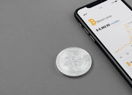 Ilustrasi investasi kripto di era digital. (Sumber: Freepik)