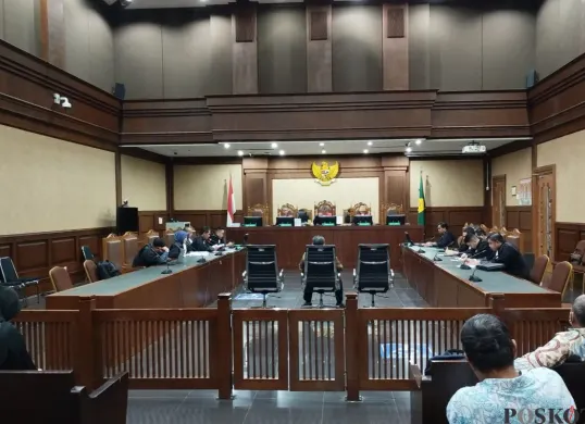 Sidang tiga terdakwa hakim yang terlibat suap kasus ekspor Crude Palm Oil (CPO) atau minyak goreng di Pengadilan Tindak Pidana Korupsi (Tipikor) Jakarta Pusat, Kamis, 21 Agustus 2025. (Sumber: Poskota/Ramot Sormin)