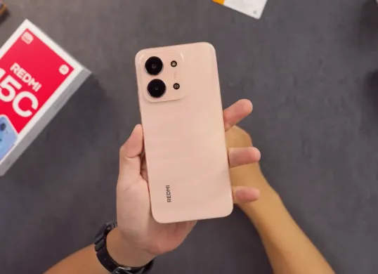 Redmi 15C salah satu rekomendasi Hp murah cocok untuk pelajar. (Sumber: YouTube/GadgetIn)
