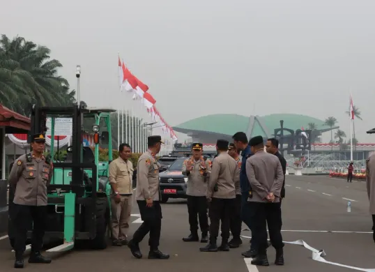 Ilustrasi - Personel gabungan dari Polri, TNI dan Pemda Jakarta dikerahkan untuk mengamankan kegiatan aksi demonstrasi di depan Gedung Dewan Perwakilan Rakyat (DPR). (Sumber: Polres Jakarta Pusat)