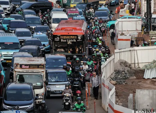 Berjuang Menerjang Macet Jalan TB Simatupang