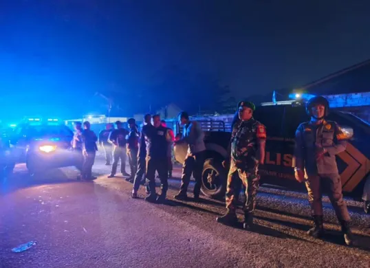 Polisi melakukan patroli disejumlah wilayah Kecamatan Cibungbulang, mengantisipasi tindak kriminal, salah satunya di Jalan Baru Galuga. (Sumber: Polres Bogor)