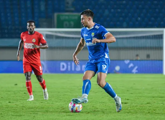 Mateo Kocijan saat memperkuat Persib Bandung di Liga 1 musim 2024/2025, kini dikaitkan dengan Persis Solo. (Sumber: Dok/Liga 1)