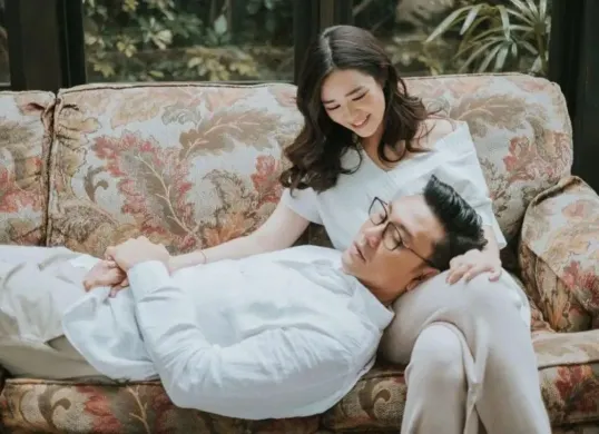 Denny Sumargo dan Olivia Allan pakai program bayi tabung untuk anak kedua. (Sumber: Instagram)