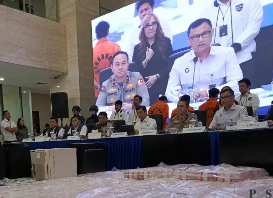 Direktorat Tindak Pidana Siber Bareskrim Polri menggelar konferensi pers pengungkapan sindikat judol jaringan nasional dan internasional di Mabes Polri, Jakarta Selatan, Rabu, 27 Agustus 2025. (Sumber: POSKOTA | Foto: Ali Mansur)
