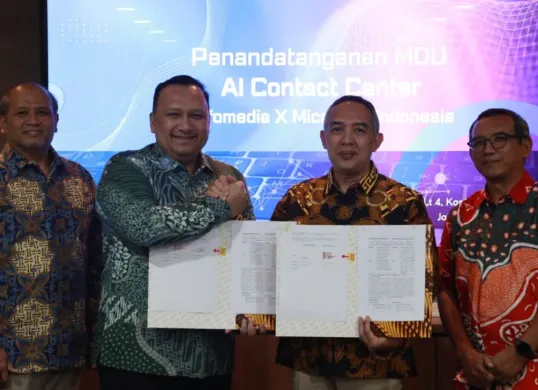 Direksi Microsoft Indonesia, PT Infomedia, Telkom saat acara penandatanganan kolaborasi AI Contact Center di Jakarta (Sumber: Dok. Telkom)