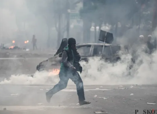Aksi demonstrasi di Satuan Brimob Polda Metro Jaya, Kecamatan Senen, Jakarta Pusat, Jumat, 29 Agustus 2025. (Sumber: Poskota/Bilal Nugraha Ginanjar)