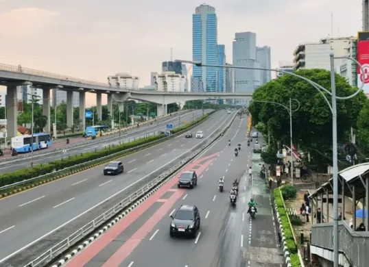 Ilustrasi - Suasana tol dalam kota. (Sumber: Threas/@fhrilbb_)