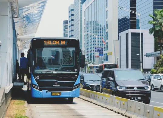 Rayakan Harhubnas 2025, Pemprov DKI Jakarta berikan tarif promo Rp1 untuk mendorong penggunaan transportasi umum yang lebih ramah lingkungan. Catat tanggal dan caranya! (Sumber: jakarta.go.id)