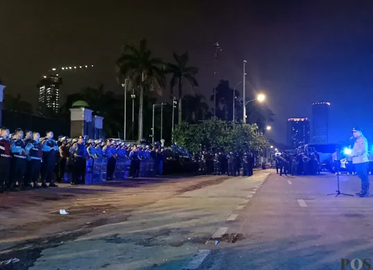 Polda Metro Jaya menggelar patroli skala besar di Jakarta dan sekitarnya, Minggu malam, 31 Agustus 2025. (Sumber: POSKOTA | Foto: Ali Mansur)