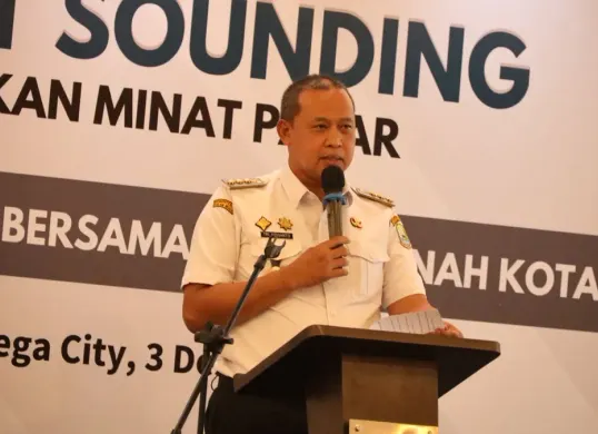 Wali Kota Bekasi, Tri Adhianto saat acara Market Sounding Penjajakan Minat Pasar Penyelenggaraan Ducting Bersama Bawah Tanah Kota Bekasi di Hotel Santika Mega City, Rabu, 3 Desember 2025. (Sumber: Dok. Pemkot Bekasi)
