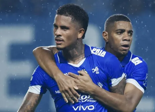 Persib Bandung berhasil petik 3 poin penuh atas Borneo FC dengan skor mencolok 3-1 dalam lanjutan Super League 2025/2025, Jumat 5 Desember 2025. (Sumber: Instagram/@persib)